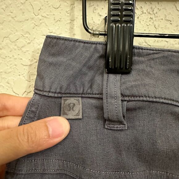 LULULEMON M's ABC Classic-Fit 5 Pocket Pant Warpstreme in Washed Grey - Picture 7 of 14